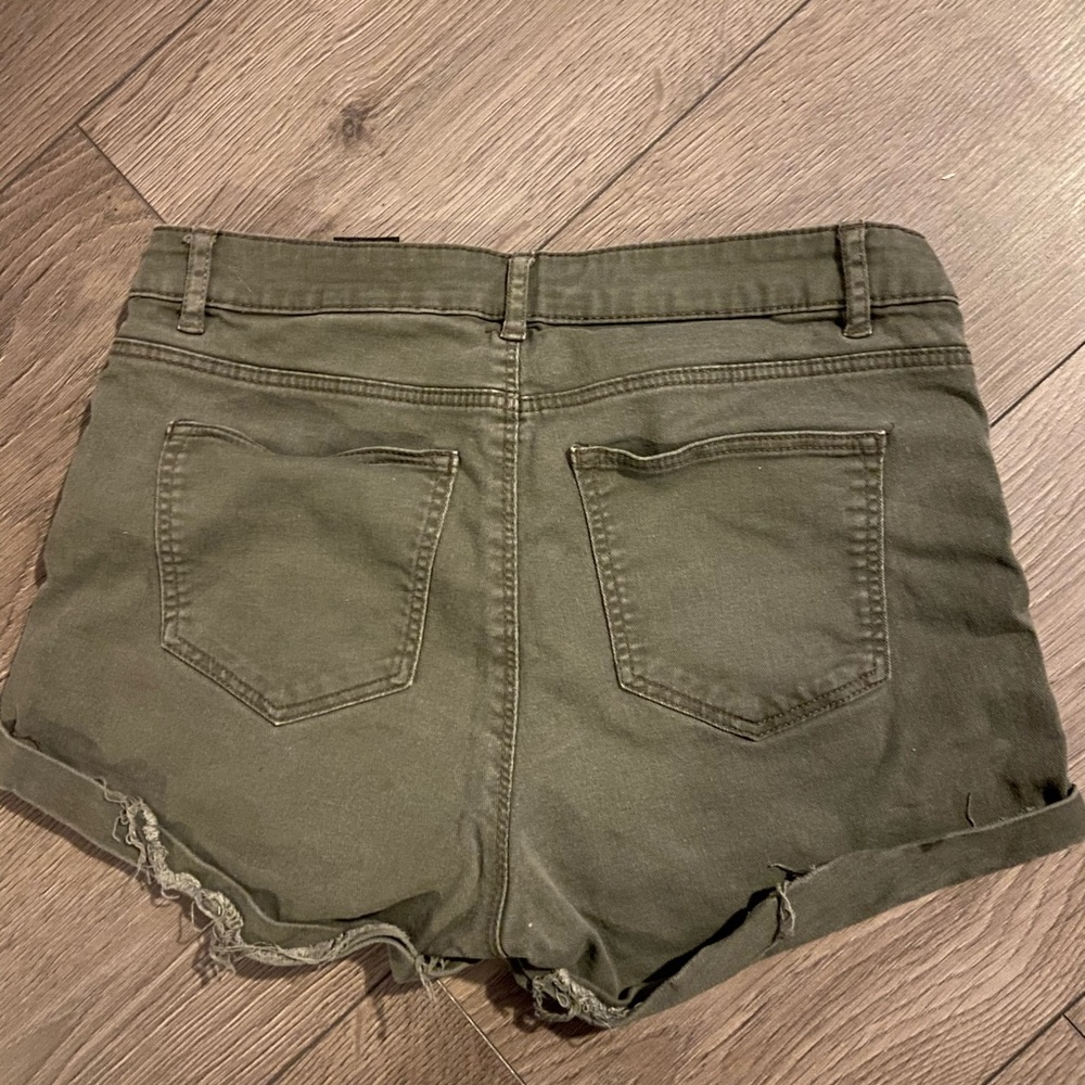 H&M green shorts